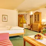Отель Thermenwelt Pulverer 5*