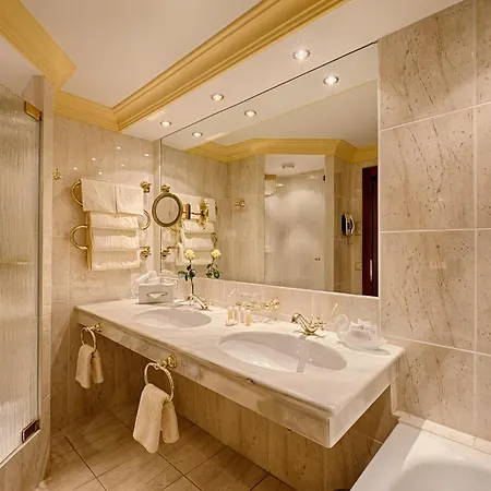 Отель Thermenwelt Pulverer 5*