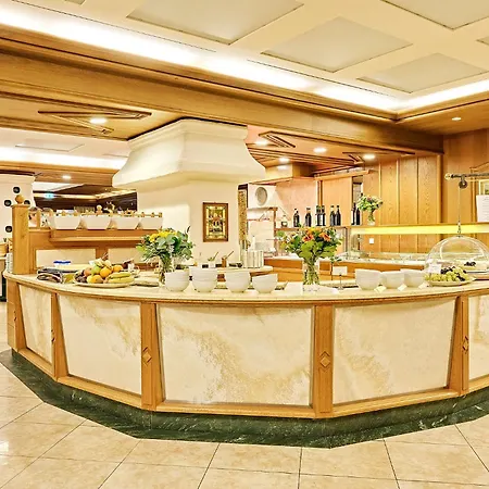 普尔沃尔温泉酒店