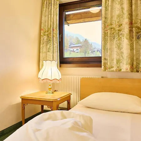 普尔沃尔温泉酒店