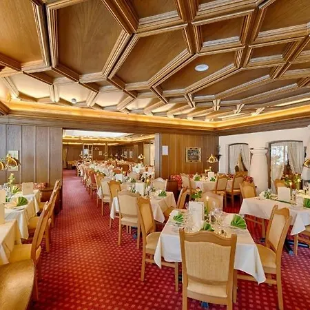 Отель Thermenwelt Pulverer 5*