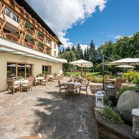 普尔沃尔温泉酒店 酒店